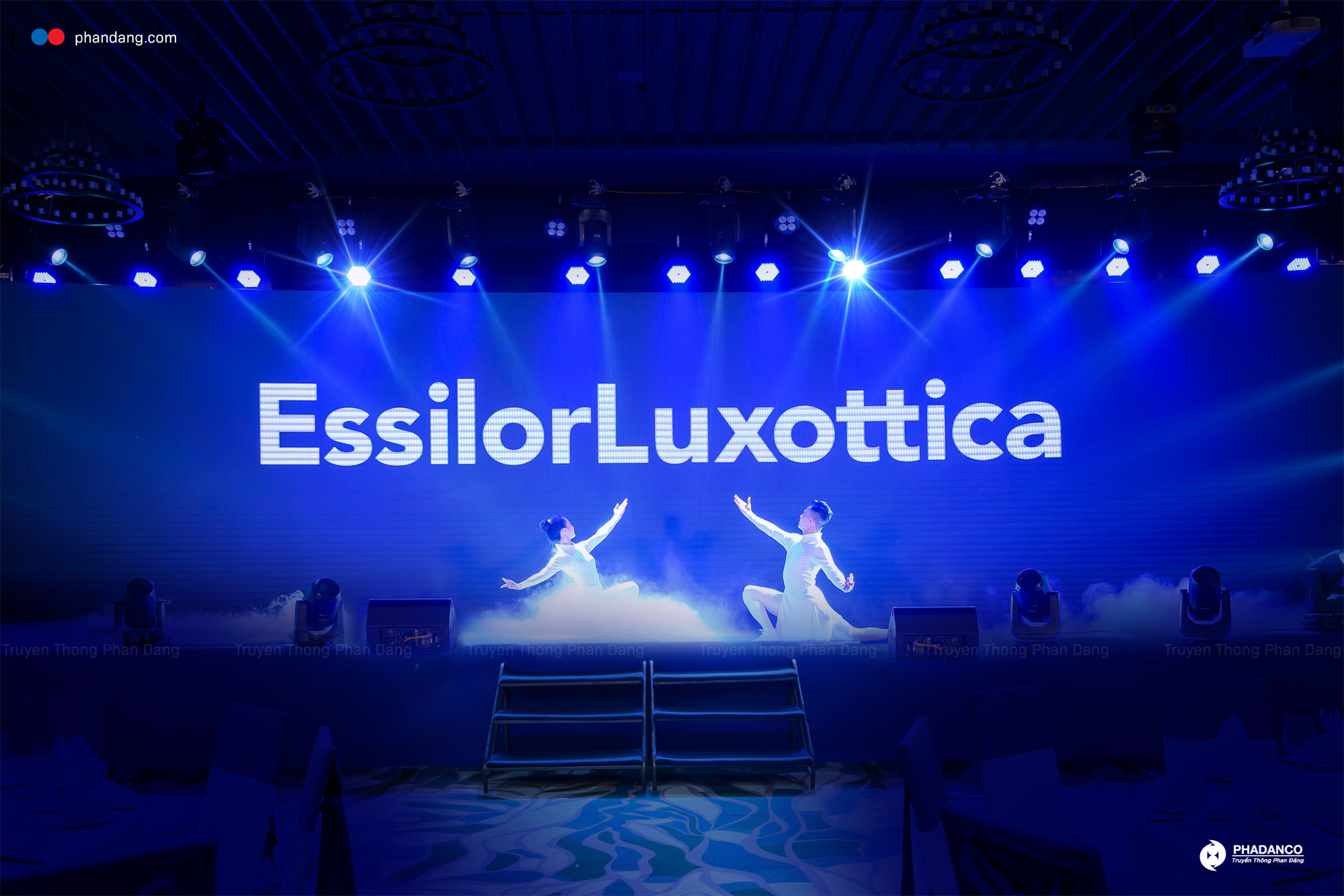 Múa tương tác Led sự kiện ra mắt thương hiệu mắt kính EssilorLuxottica