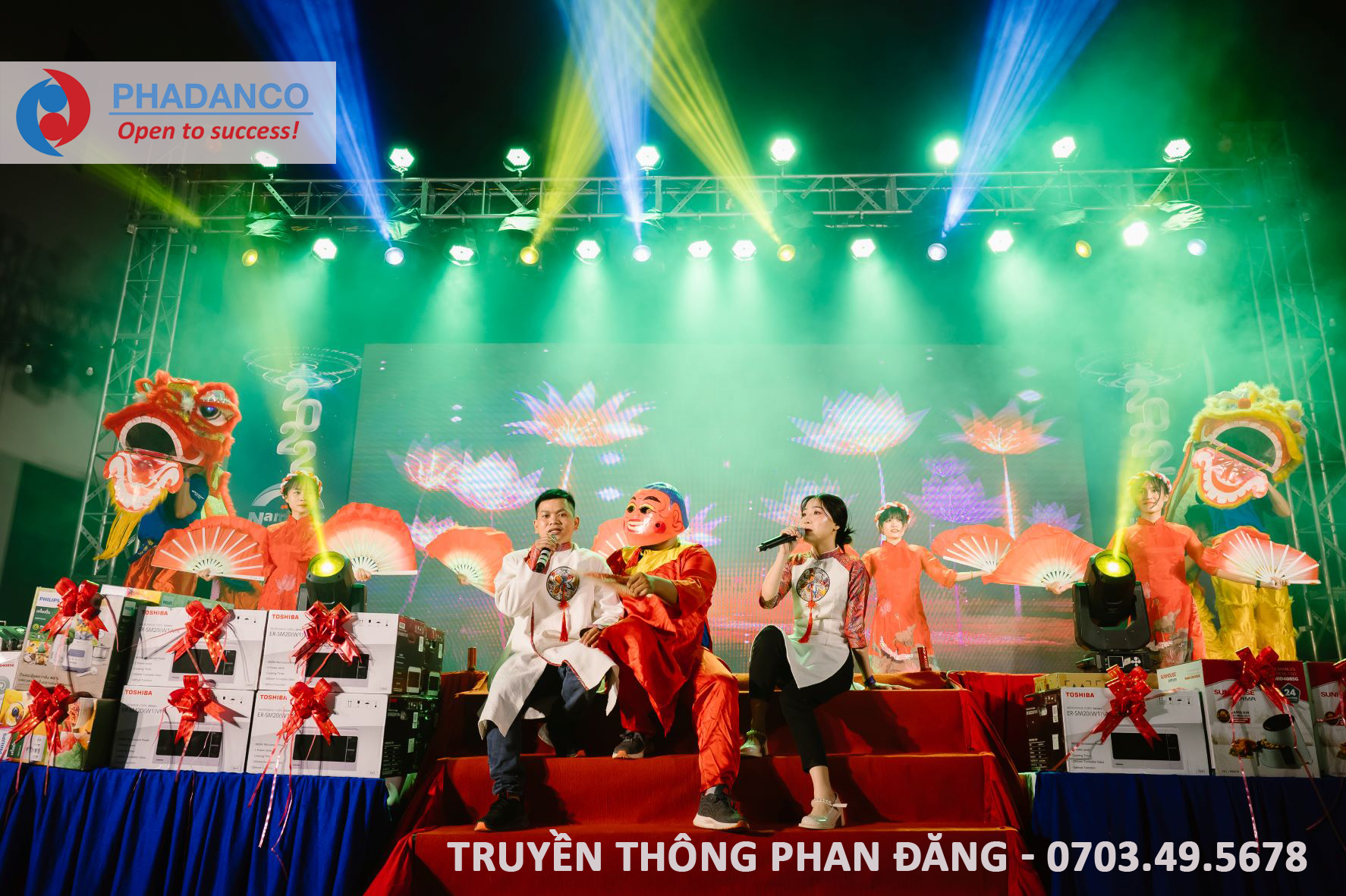 Tiết mục mở màn chào đón tiệc tất niên của Nam Việt Group