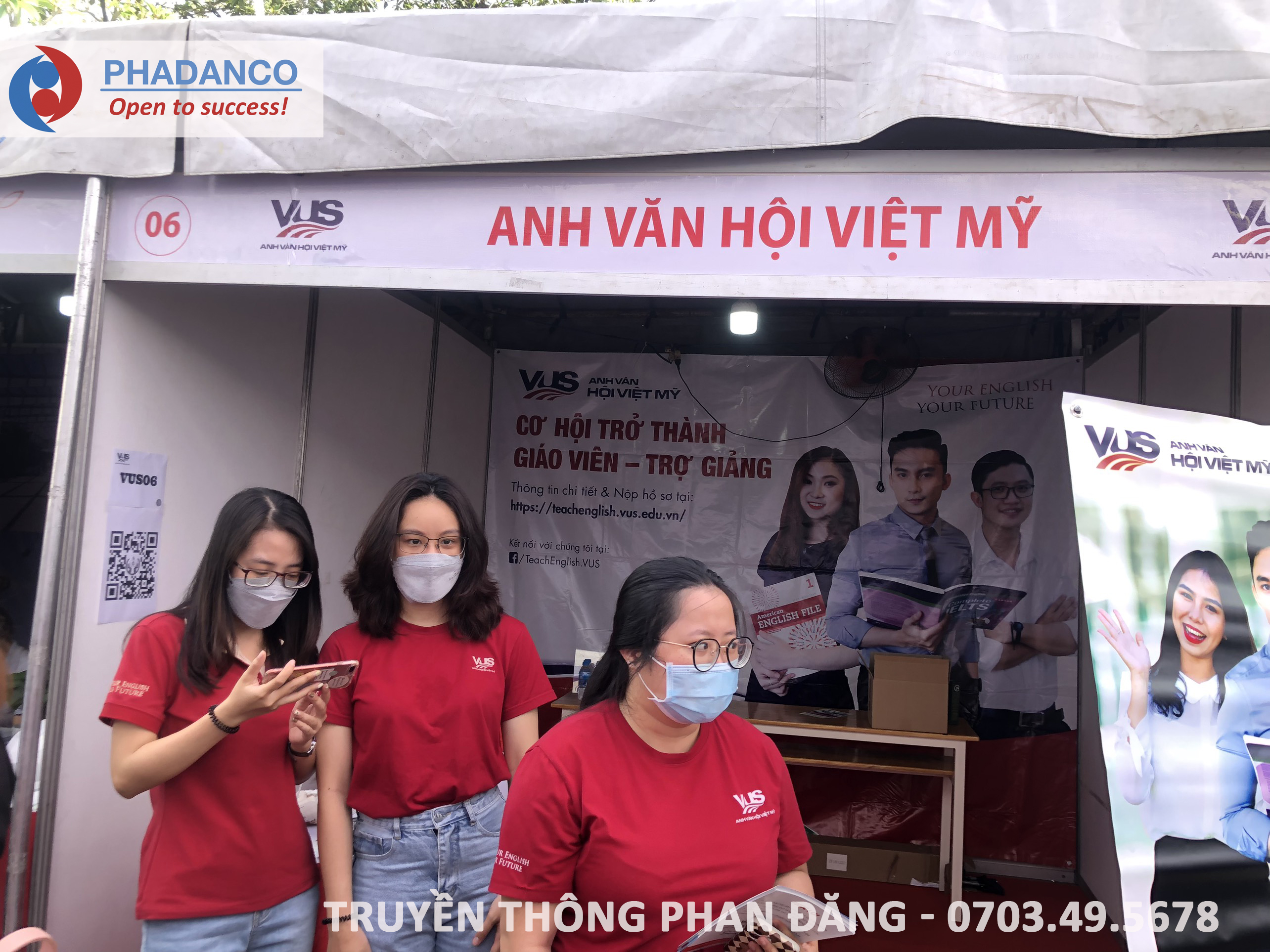 Gian hàng Anh văn hội Việt Mỹ