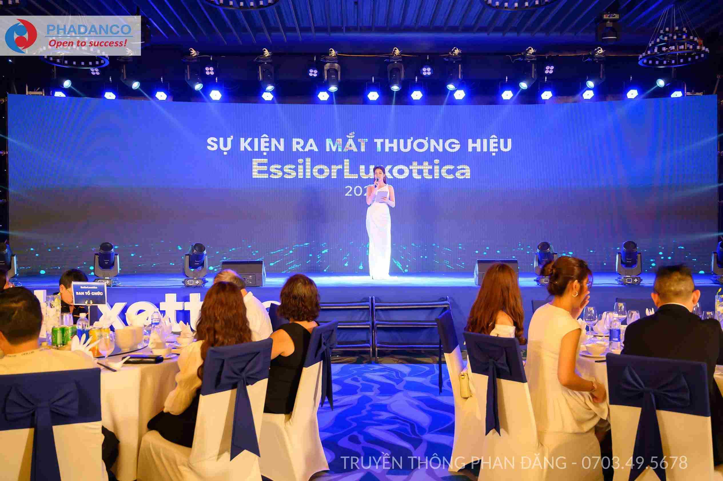 MC dẫn sự kiện ra mắt thương hiệu EssilorLuxottica