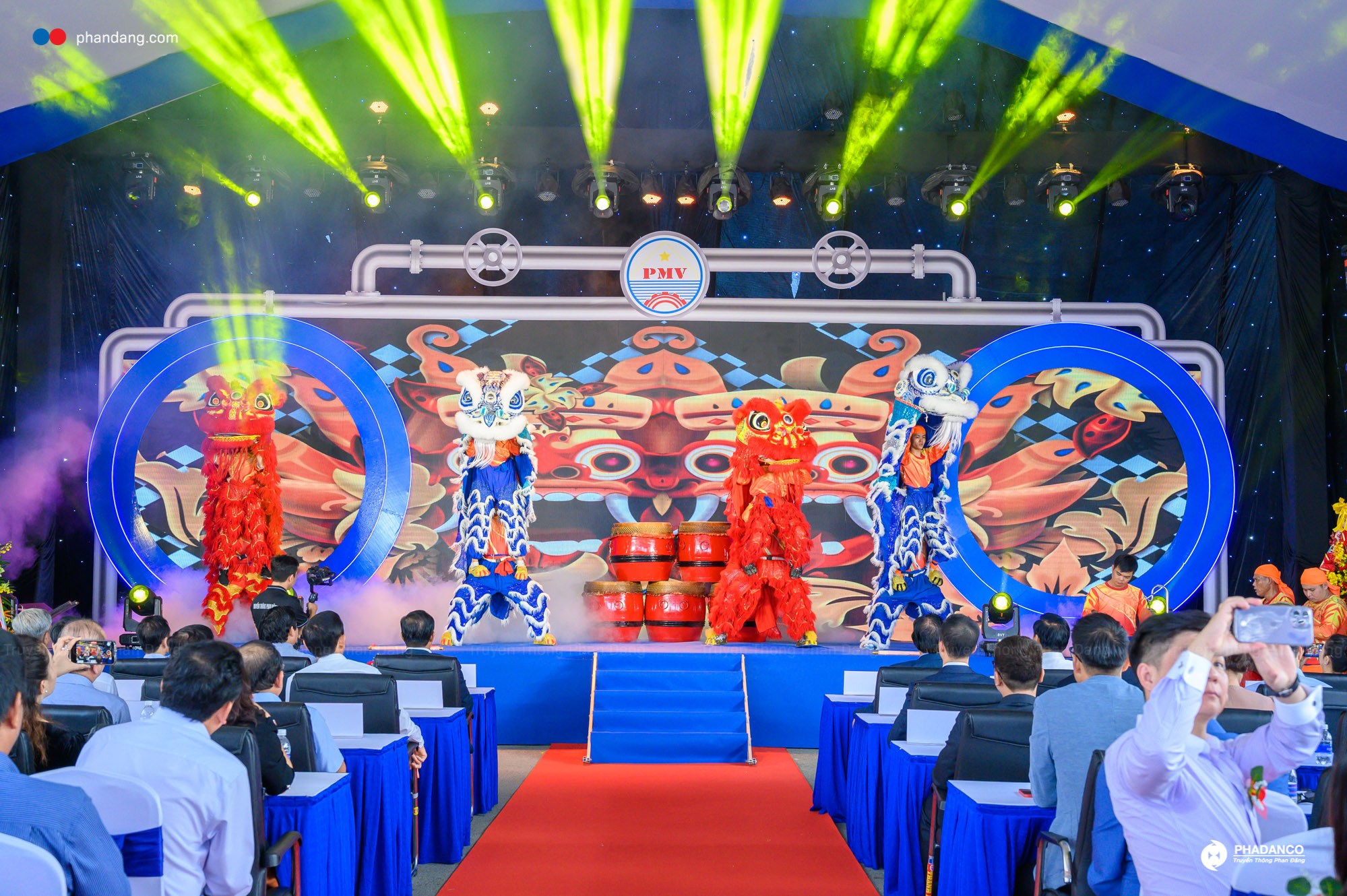 Lân sư rồng múa tại lễ khánh thành nhà máy cấp nước Hòa Khánh Tây